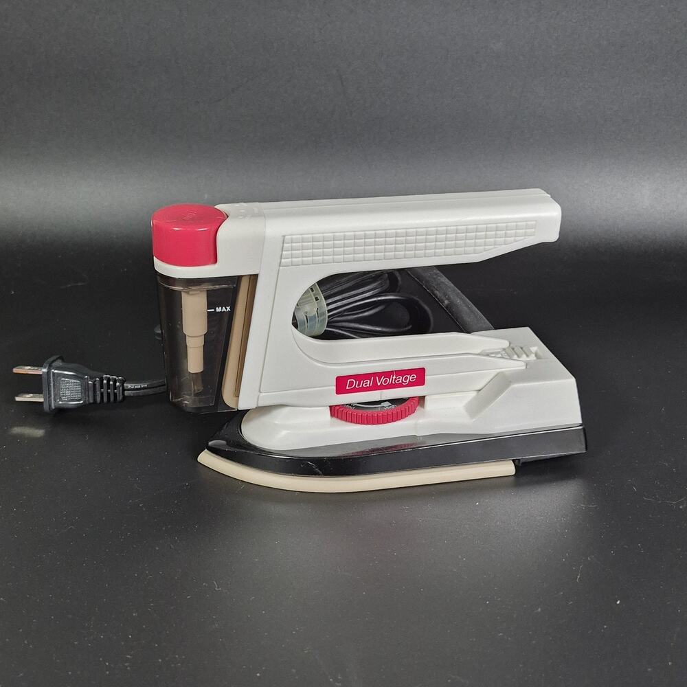 JC Penney Mini Travel Iron Dual Voltage 120V/240V Mister Works 784-1010